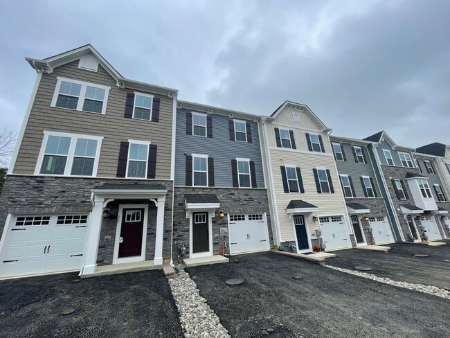 Building Photo - 229 Sugar Maple Sq