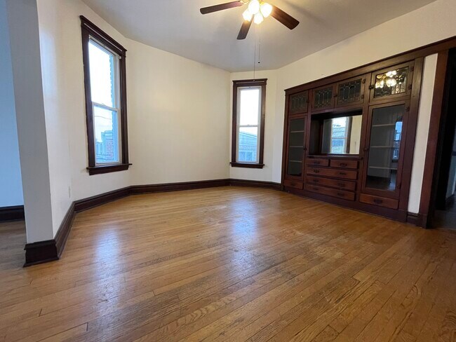 Building Photo - 3214 N Kostner Ave