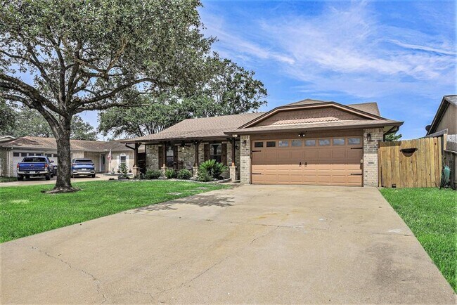 Foto del edificio - 2512 Village Cir Dr