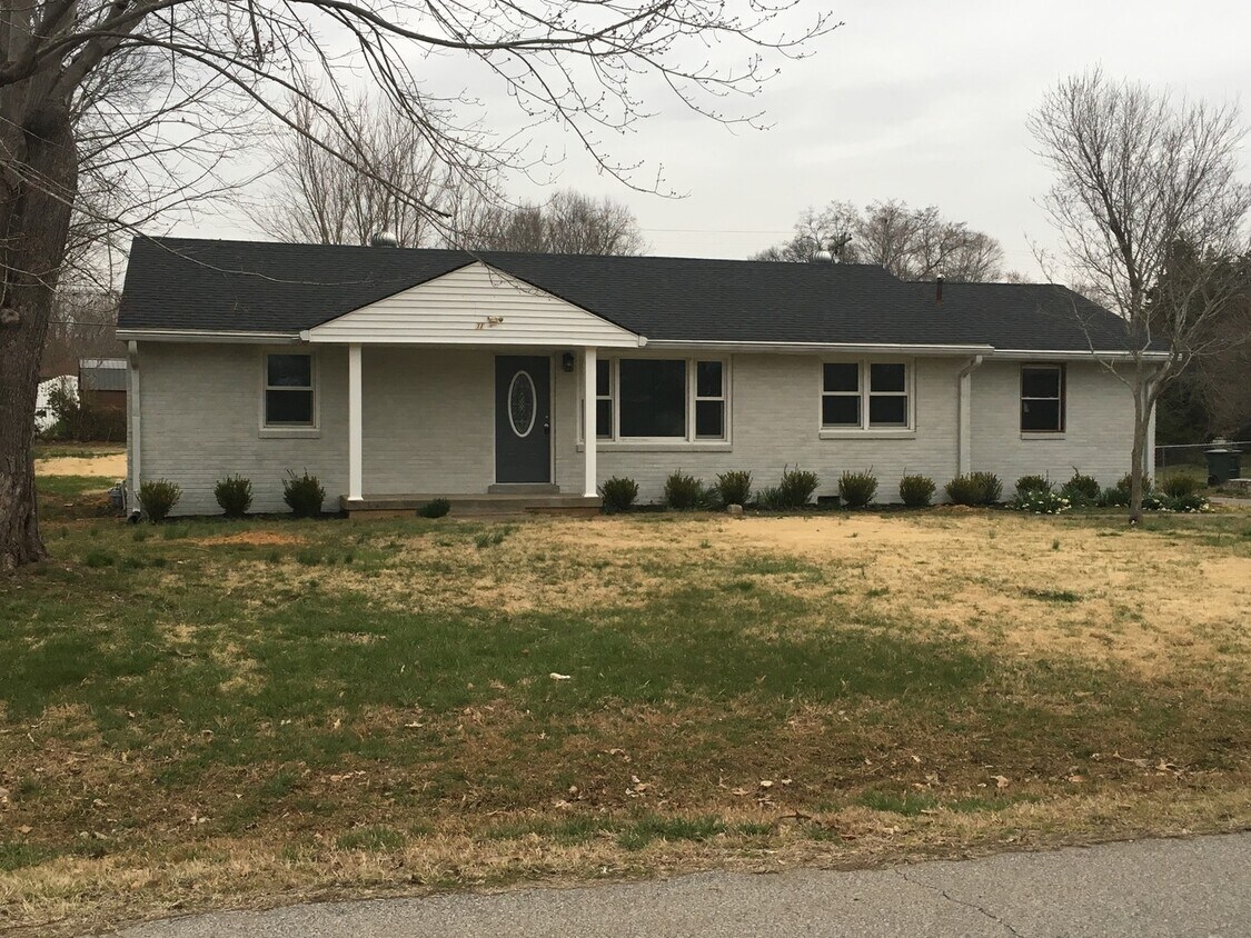 Foto principal - 11 Donelson Drive home for rent
