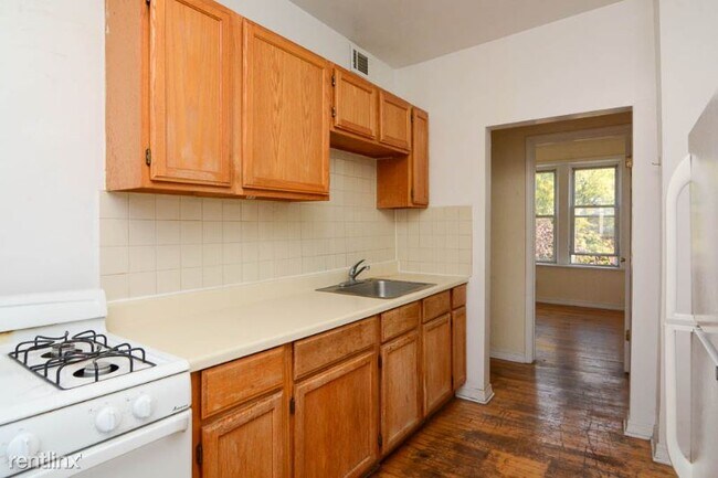 Building Photo - 3004 N Whipple St