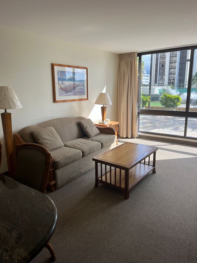 Foto del edificio - Rarely Available 1 Bed / 1 Bath In Waikiki at Aston Waikiki Sunset!!