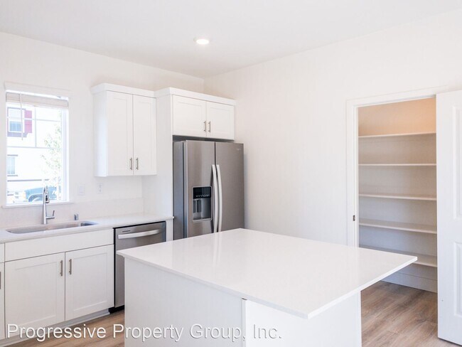 Foto del edificio - 4 br, 3 bath House - 6086 Oxford Place