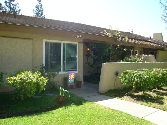 Building Photo - 2 bedroom with GARAGE in the HEART of Westlake Village!