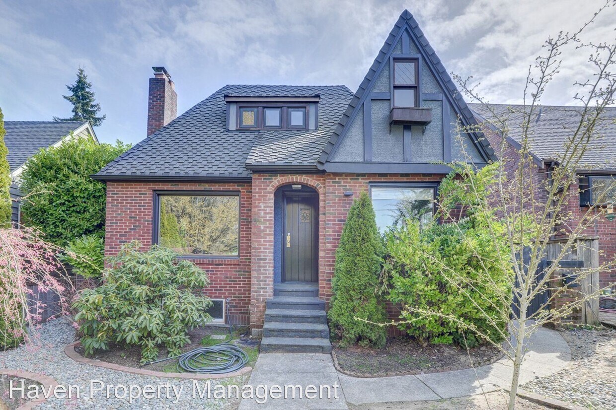 Primary Photo - 4 br, 2 bath House - 9222 35th Ave SW