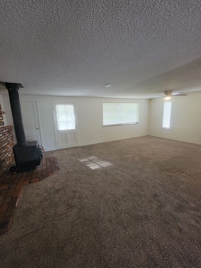 Building Photo - Centrally Located in Richland