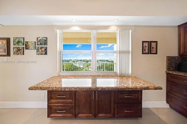 Building Photo - 3095 N Course Dr