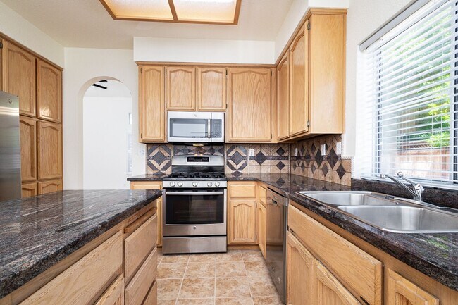 Foto del edificio - Stunning 2 Story, 3-Bed Home in Folsom’s Desirable Gated Community!