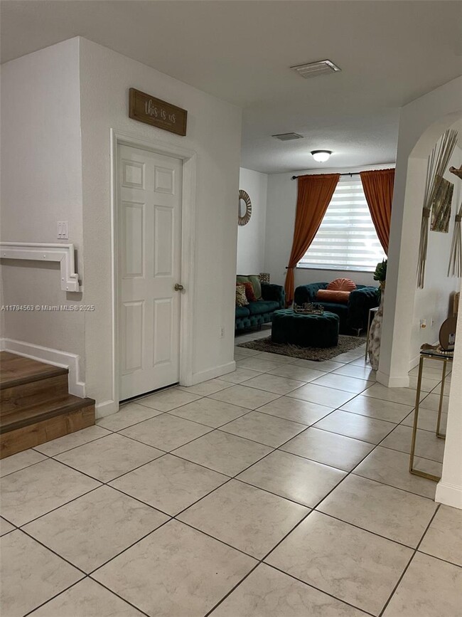 Foto del edificio - 1388 NE 33rd Ave