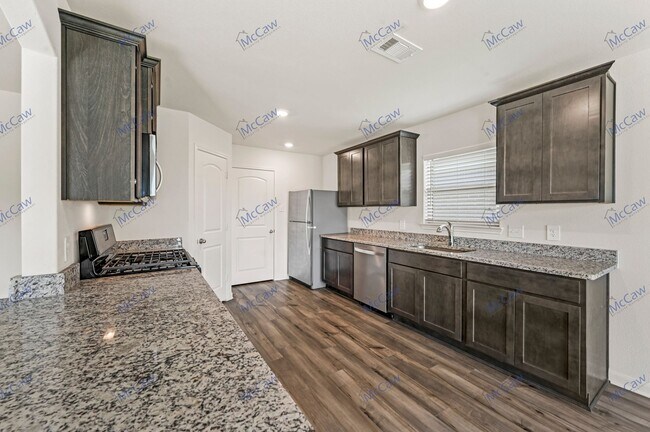 Foto del edificio - Adorable 3/2/2 in Forney (Refrigerator Inc...