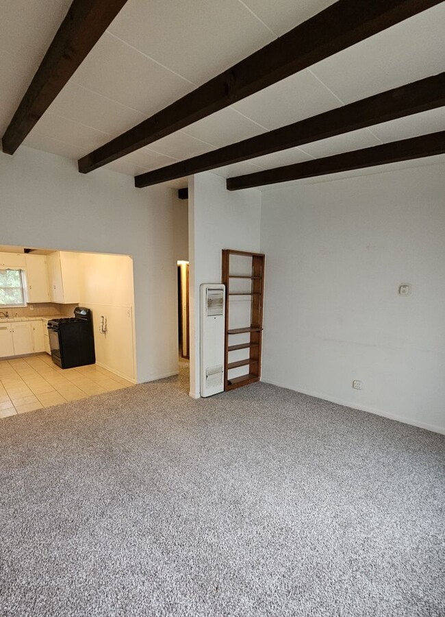 Building Photo - Short-Term Lease! (2) Bedroom Duplex Close...