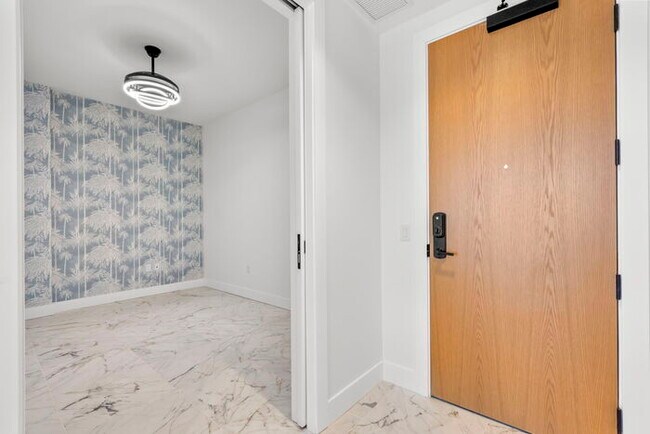 Foto del edificio - BEAUTIFUL Luxury Condo in Downtown St Pete...
