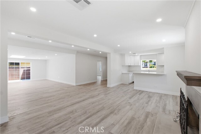 Building Photo - 10227 McVine Ave