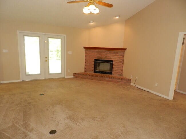 Foto del edificio - Spacious 4-Bedroom Home - Woodbine Springs