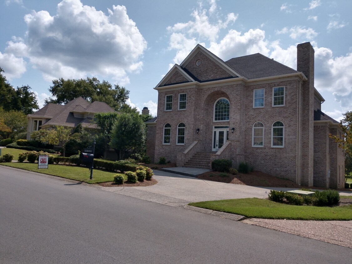 Primary Photo - 5003 Country Club Dr