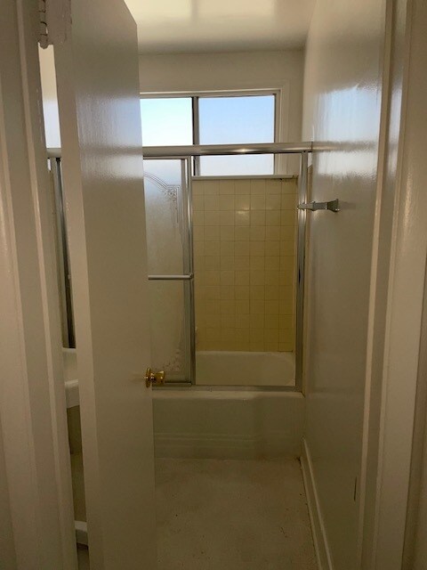 Building Photo - 2610 Santa Monica Blvd