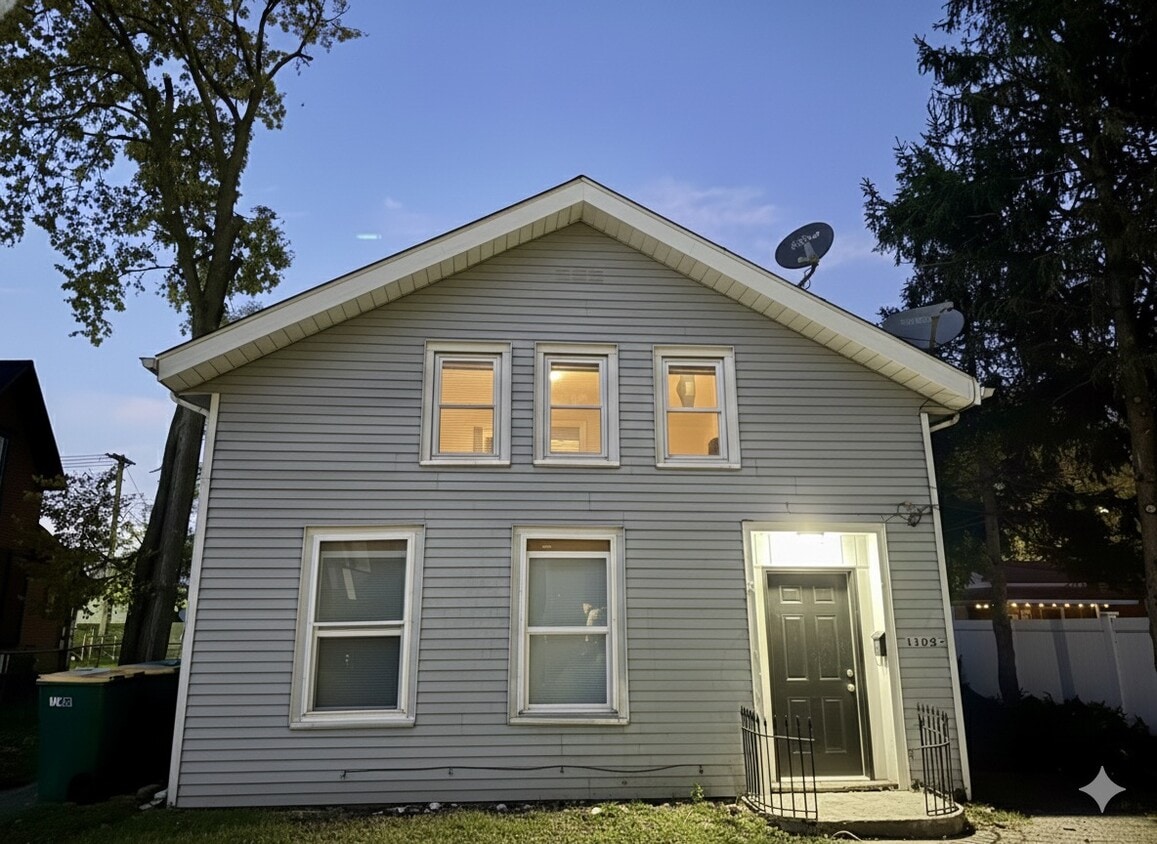 Primary Photo - 118 W Grove St