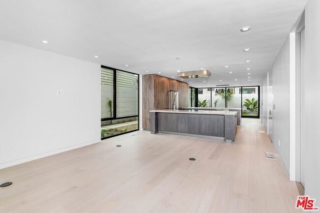 Building Photo - 2714 Highland Ave