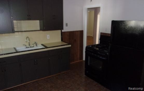Foto del edificio - 23393 Tawas Ave