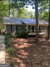 Building Photo - 235 Forest St