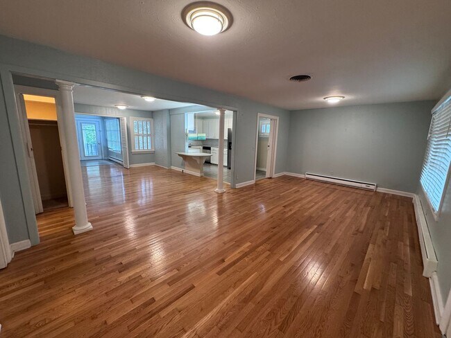 Foto del edificio - 1310 Wells Blvd