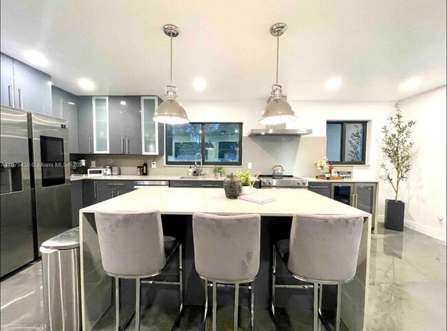 Photo - 1713 Moffett St House