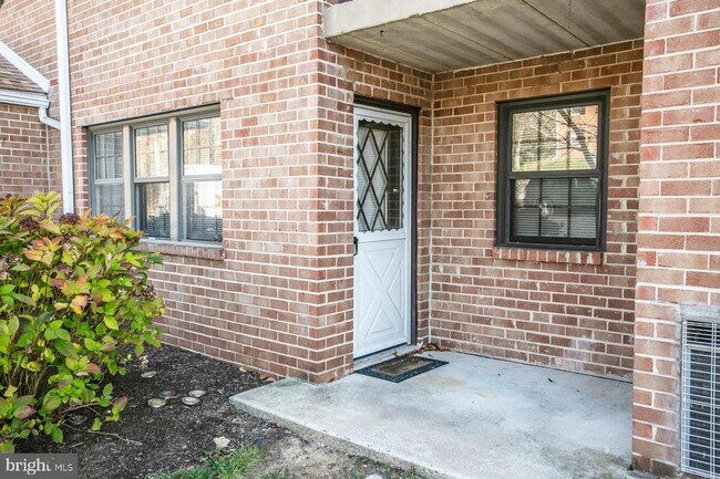 Building Photo - 154 Woodstream Dr