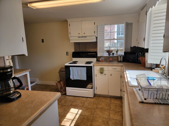 Foto del edificio - 2 bed / 2 bath w/Study on Wentworth St! ~ ...