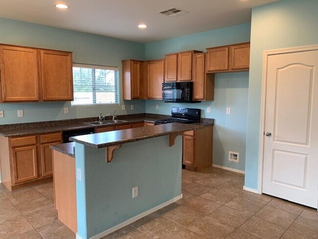 Building Photo - Beautiful 4 bedroom 2 bath home -- COMING ...