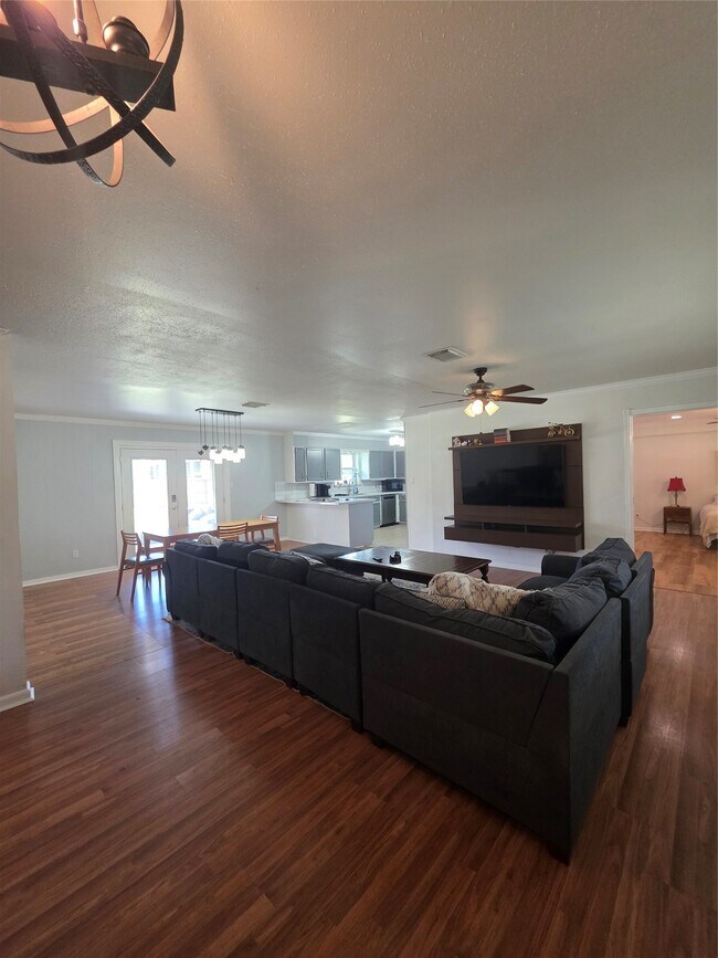 Building Photo - 1703 Cypress Dr