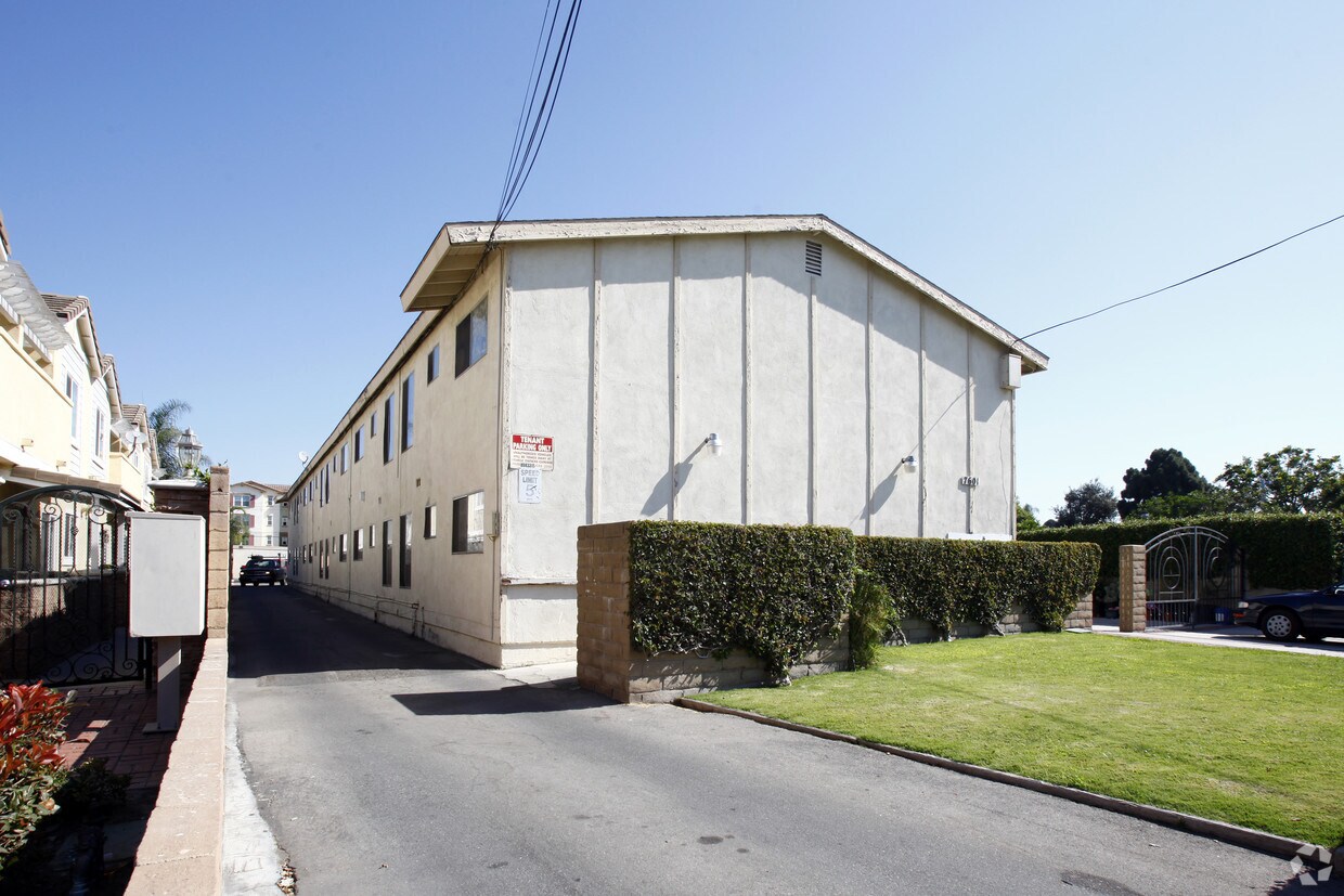 Primary Photo - 7601 Wyoming St