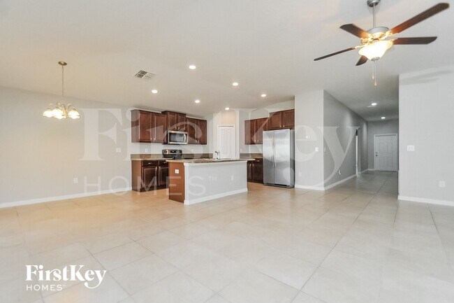 Foto del edificio - 256 Cascade Bend Dr