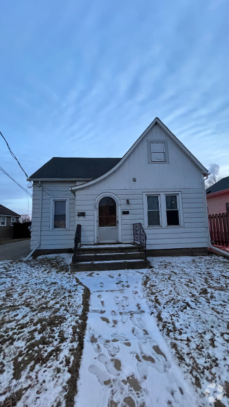 Building Photo - 321 6th St