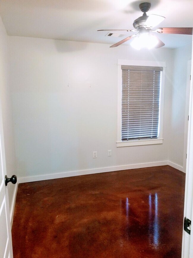 Foto del edificio - *****L@@K AT ME! BRYANT 3BR/2BA DUPLEX FOR...