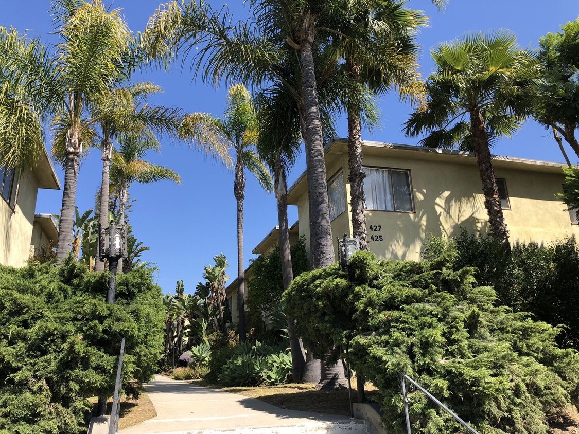 427 San Vicente Blvd, Santa Monica, CA 90402 Apartments in Santa