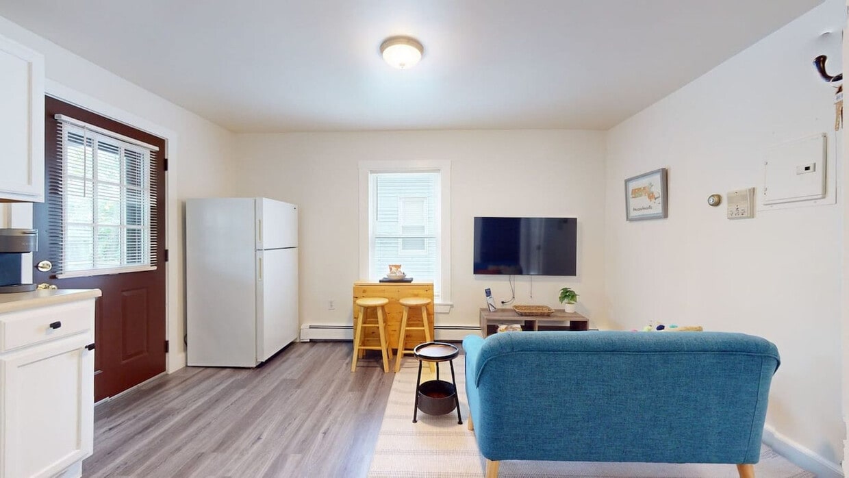 Primary Photo - 22 Hews St