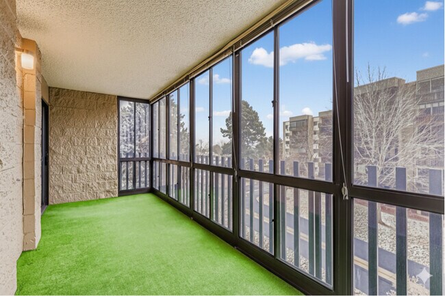 Building Photo - 14102 E Linvale Pl