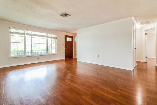 Foto del edificio - 5535 Baroque Dr