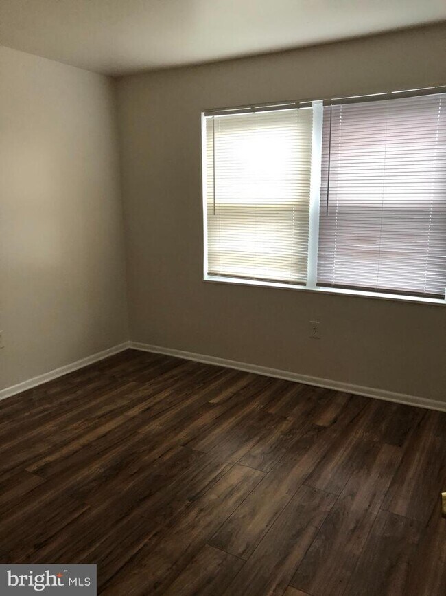 Foto del edificio - 1599 N East St