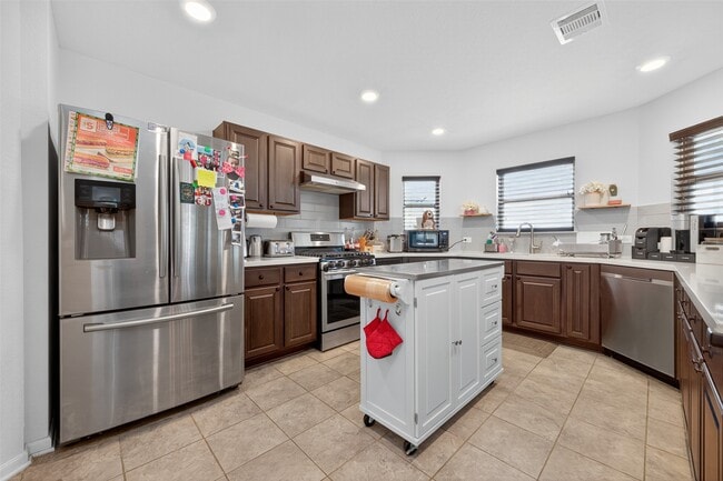 Foto del edificio - 2623 Hawthorn Park Ct