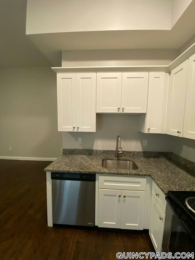 Foto del edificio - 10 Merrymount Rd