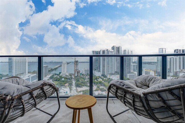 Building Photo - 121 NE 34th St