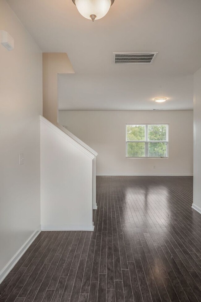 Foto del edificio - Beautiful 4bd 2.5ba home with Community Am...