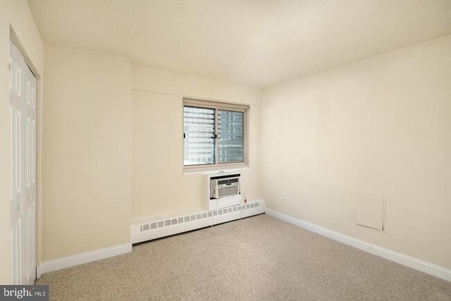 Building Photo - 2101-17 Chestnut St