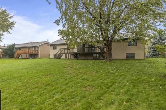 Building Photo - 2312 N Skylark Dr