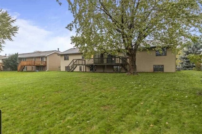 Foto del edificio - 2312 N Skylark Dr