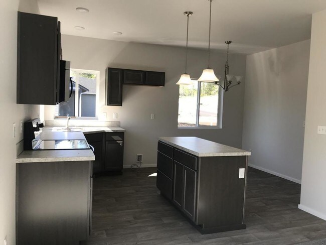 Foto del edificio - 301 Middleton Ct SE