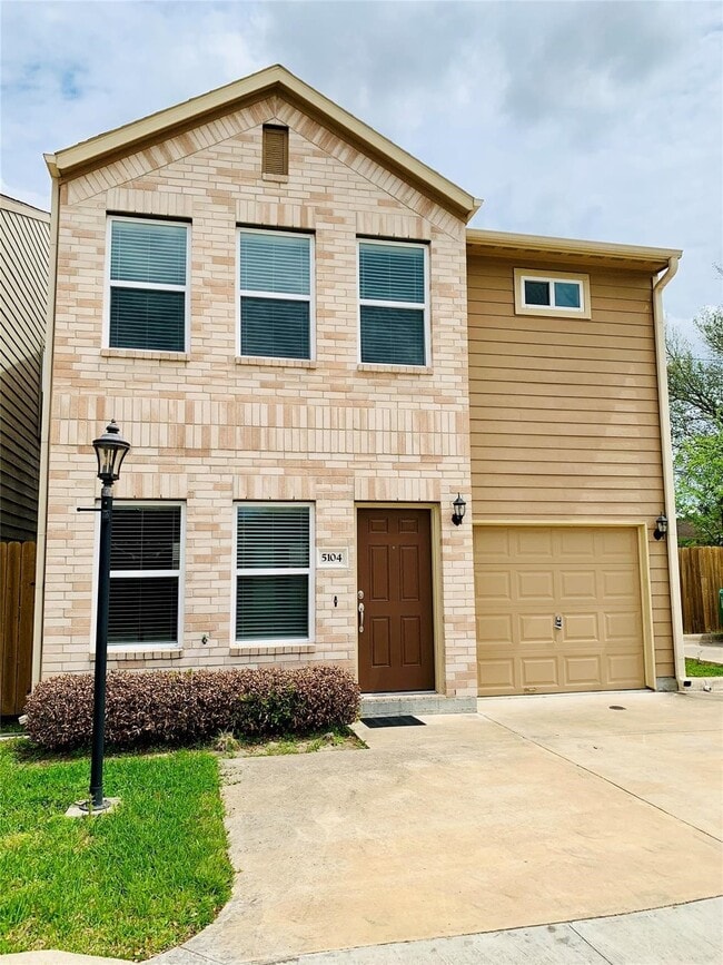 Building Photo - 5104 Pinemont Pl