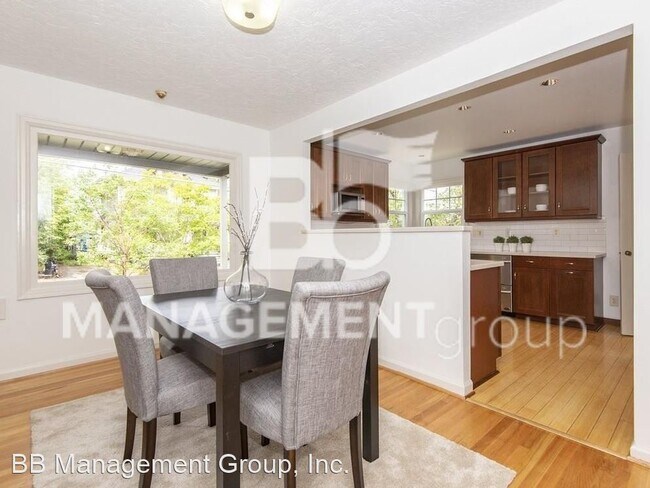 Foto del edificio - 3 br, 2 bath House - 6900 N Commercial Ave