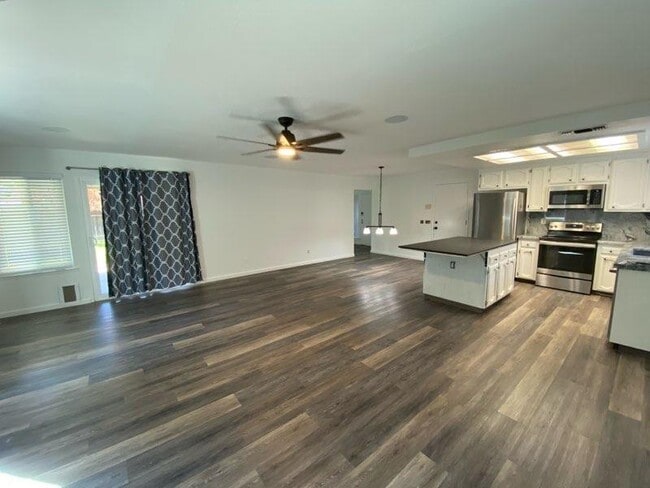 Building Photo - 4145 W Capitola Ave